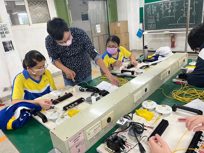 111年11月21日九年級淡水商工參訪電機職群(另開新視窗/jpg檔)圖片